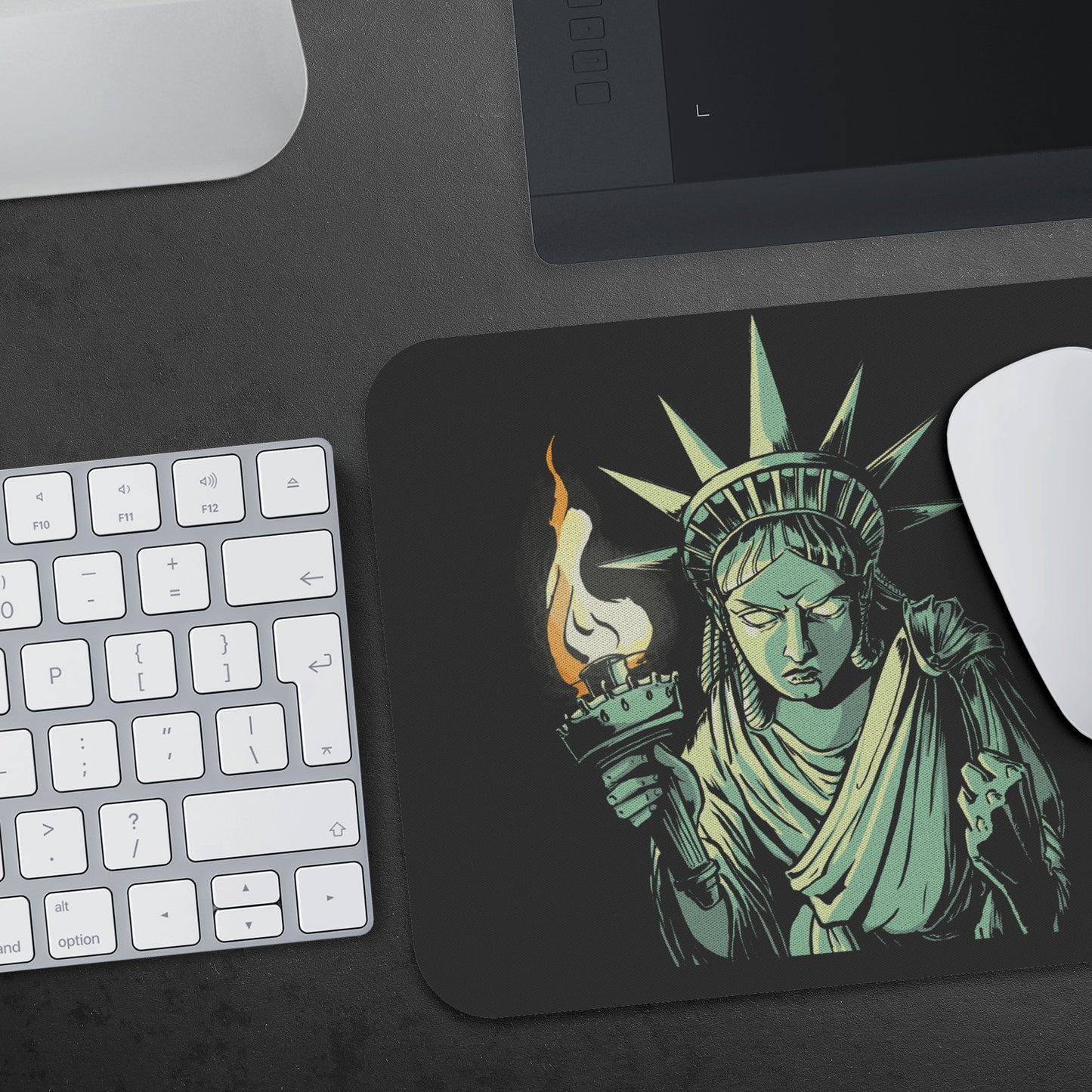 A Statue Of Liberty Mousepad - DUGO