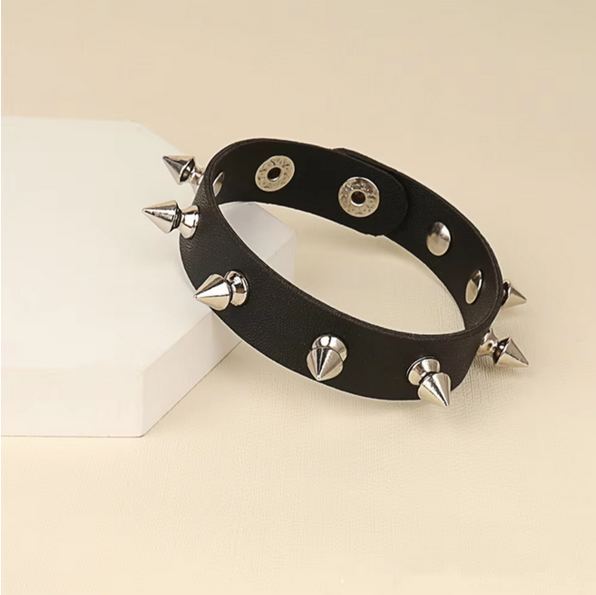 Fashion Punk Awesome Riveted Bracelet Gothic Rivets Punk