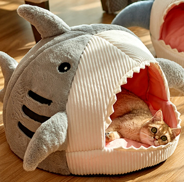 Enclosed Warm Cat Bed For Portable Pet Beds