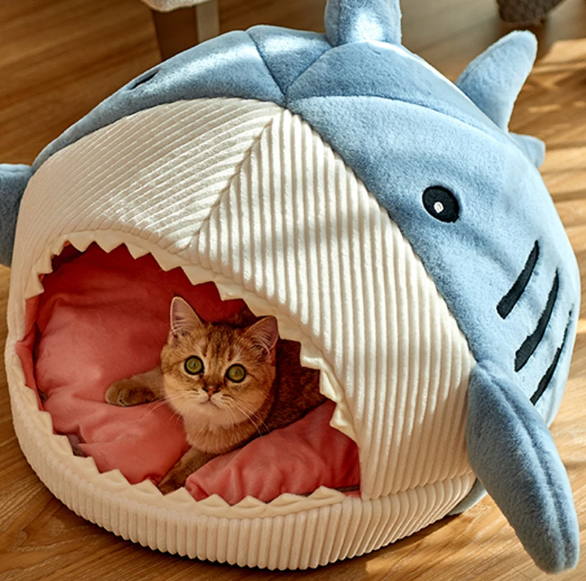 Enclosed Warm Cat Bed For Portable Pet Beds